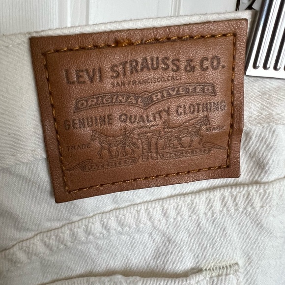 LEVI’S Wedgie Fit White Ripped Jeans Size 28 - Picture 4 of 5